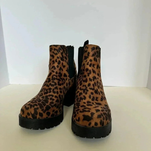 Soda Chelsea Ankle Boot Booties Womens 7 Animal Print 🐅 - Picture 8 of 9